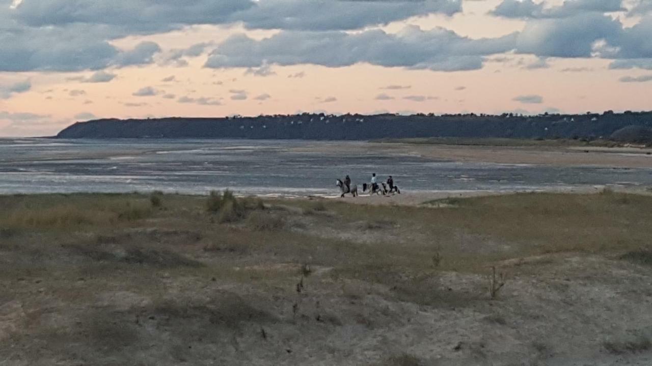 Gite De Jade, Mont Saint Michel Aucey-la-Plaine Exteriör bild
